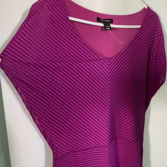 NWOT White House Black Market Fuchsia Split Shoulder Top - Picture 4 of 5